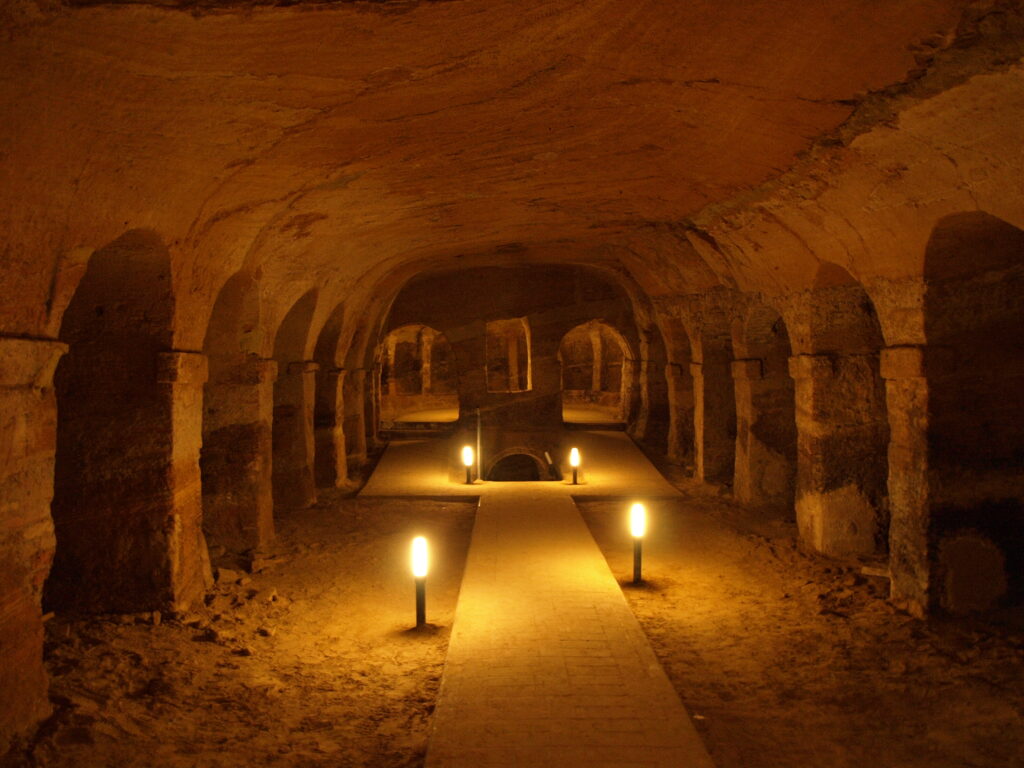 Scopri il suggestivo mondo sotterraneo delle grotte di Camerano